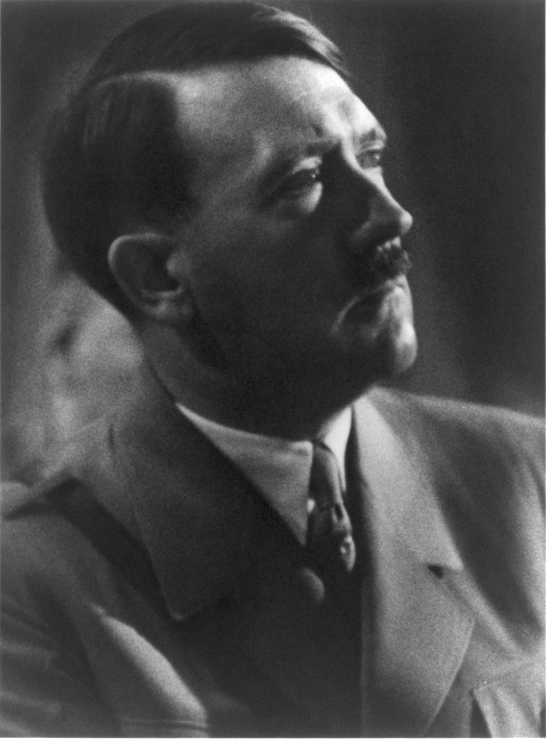Adolf_Hitler_cph_3a48970.jpg